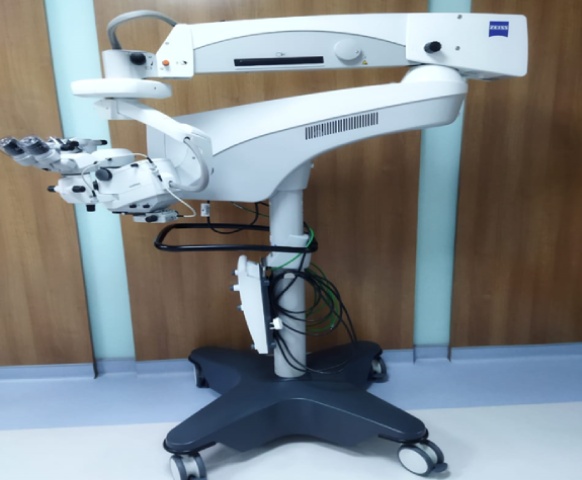 6. Lumera 700–Ophthalmic Microscope